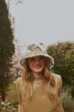 Romance Bucket Hat -Aje 21RE4044FW PromenadeLeatherSkirt Olive02 campaign a7da00a5 06b6 4723 950a e8047ebe6115