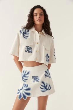 Esprit Embroidered Crop Top 10 Esprit Embroidered Crop Top -Aje 23SS1306 IVRY BLU 3 d47da305 b646 4aa2 b538 6f2bbb6dc4f2