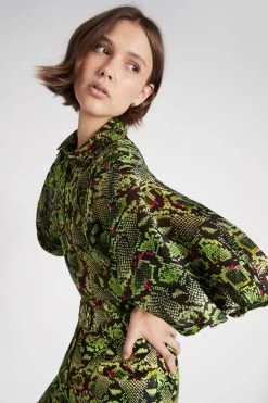 Nouveau Shirt -Aje S103 22AW1630 NouveauShirt SnakeEffect 22273 Aje 0723 detailshot