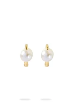 Heritage Pearl Stud -Aje S104 21SS9006 Heritage Pearl Stud Gold Pearl 21488 Aje B 0036 detailshot