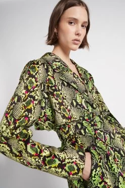 Serpentine Belted Jacket 13 Serpentine Belted Jacket -Aje S110 22AW2083 SerpentineBeltedJacket SnakeEffect 22273 Aje 0921 detailshot