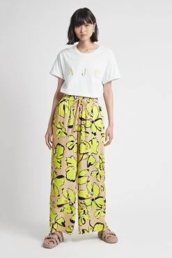 Solstice Logo Tee -Aje S22 21RE1296 SolsticeLogoTee White CitrusYellow 21830 Aje 0737 fullshot