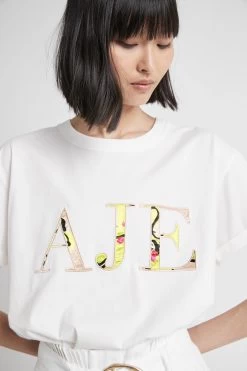 Pelicano Tee -Aje S30 21RE1323 PelicanoTee White CitrusBloom 21830 Aje 2117 detailshot