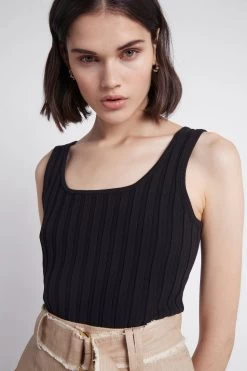 Overture Ribbed Tank -Aje S38 20AJ1033 Overture Ribbed Tank Black 21647 Aje 2901 detailshot