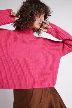 Lou Logo Knit Jumper 10 Lou Logo Knit Jumper -Aje S39 21AW1011 MAGENTA LouLogoKnitJumper 22263 Aje 1328 detailshot