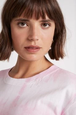 Aster Tee 10 Aster Tee -Aje S45 22SU1548 ROSEPINK WHITE AsterTee 22078 Aje 0513 detailshot