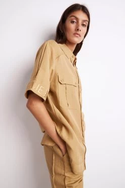 Estate Logo Collared Sleeve Shirt 15 Estate Logo Collared Sleeve Shirt -Aje S50 22CR1346 EstateLogoCollaredSleeveShirt Taupe 211033 Aje 1807