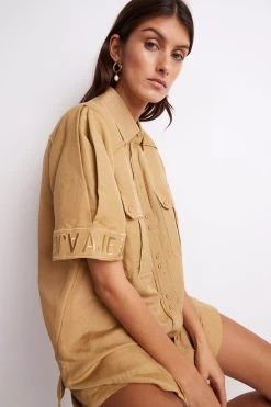 Estate Logo Collared Sleeve Shirt 16 Estate Logo Collared Sleeve Shirt -Aje S50 22CR1346 EstateLogoCollaredSleeveShirt Taupe 211033 Aje 1859