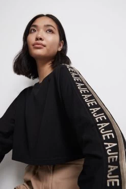 Effie Logo Long Sleeve Tee -Aje S51 22AW1681 BLACK NATURAL Effie Logo Long Sleeve Tee 22218 Aje 1098 detailshot