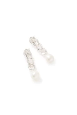 Rue Logo Chain Pearl Drop Stud 8 Rue Logo Chain Pearl Drop Stud -Aje S60 22SS9022 SILVERRueLogoChainPearlDropStud 22446 Aje 0952