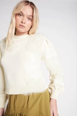 Dominique Knit Jumper -Aje S71 21SS1131 WHITE WHITEDominiqueKnitJumperWHITE WHITE 22114 AjeAthletica 0204 detailshot