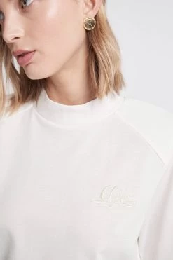 Illona Logo Top -Aje S94 22SU1543 IllonaTop WHITE STONELOGO 21659 Aje 48195 detailshot