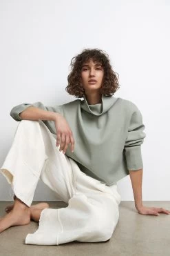 Psychedelia Turtleneck Crepe Logo Crop